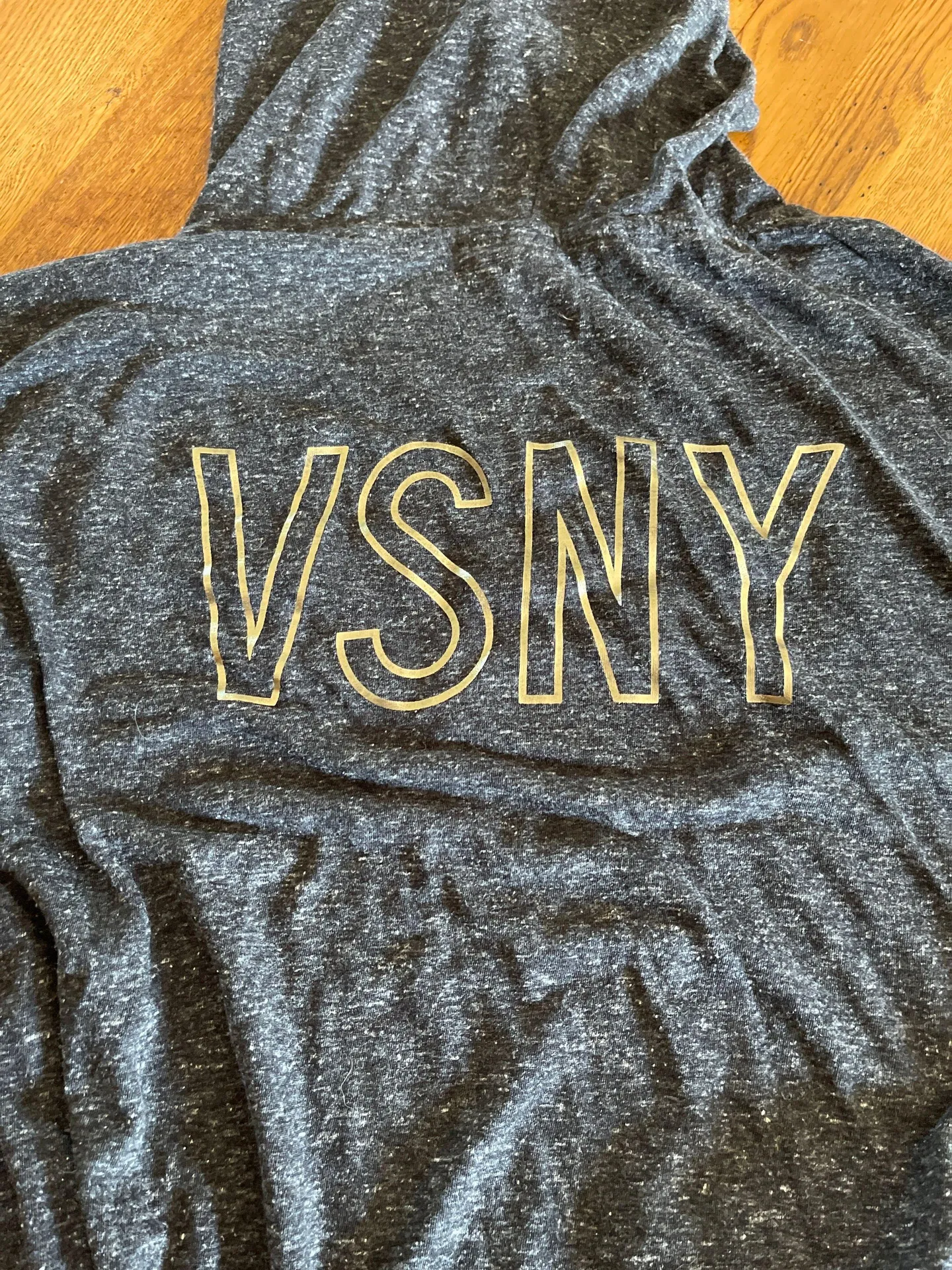 Victoria’s Secret NEW YORK Hooded VSNY Work Out Shirt Size Large Gray  - Image 4