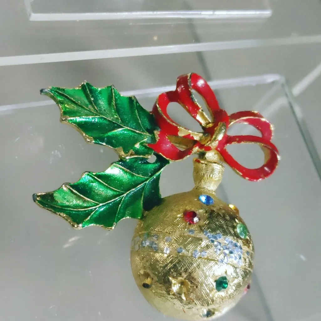 Christmas Ornament Brooch Clip On Earrings Set Vintage Red Bow Green Holly Leave Gold - Image 9