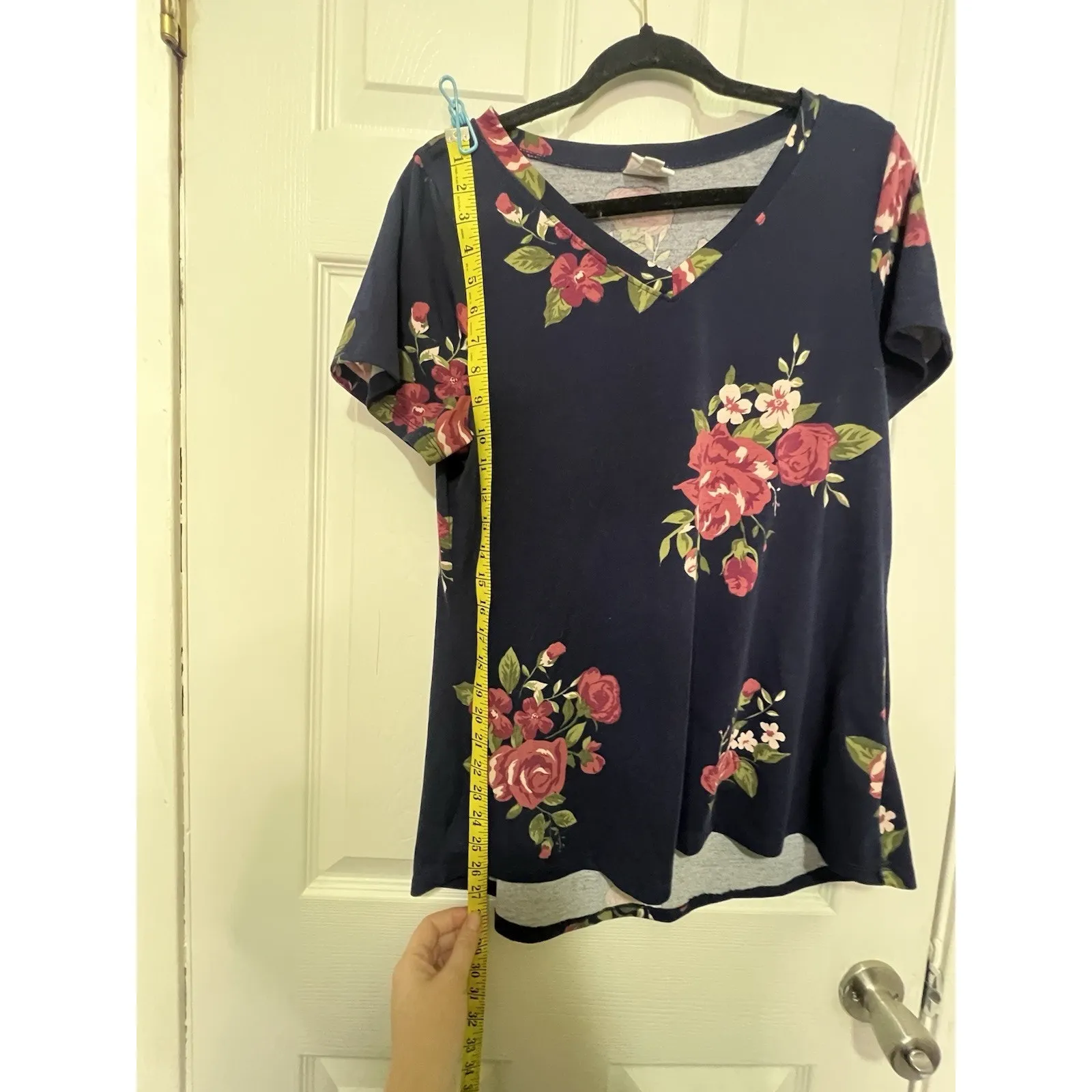 LuLaRoe Christy V-Neck Top Women’s Large Navy Blue Floral Short Sleeve Shirt - Image 7