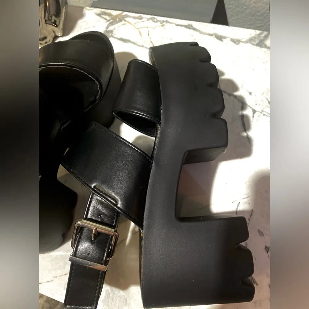 NWOT Black Chunky Open Toe & Buckle Woman’s Leather Sandlas Size:6 - Image 8