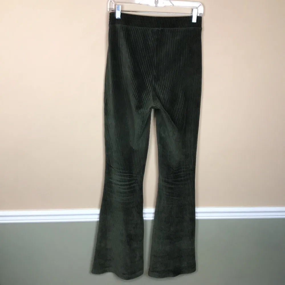 Aerie Women’s Small Long Groove On Ribbed Velour Green Flare Pull-On Pants - Image 4