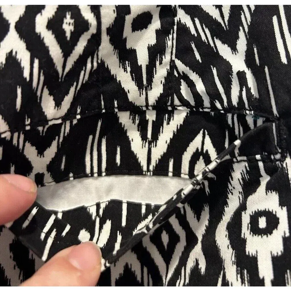 Old Navy Everyday Twill Short Womens Size 12 Black White Ikat‎ Mid Rise Cotton - Image 6