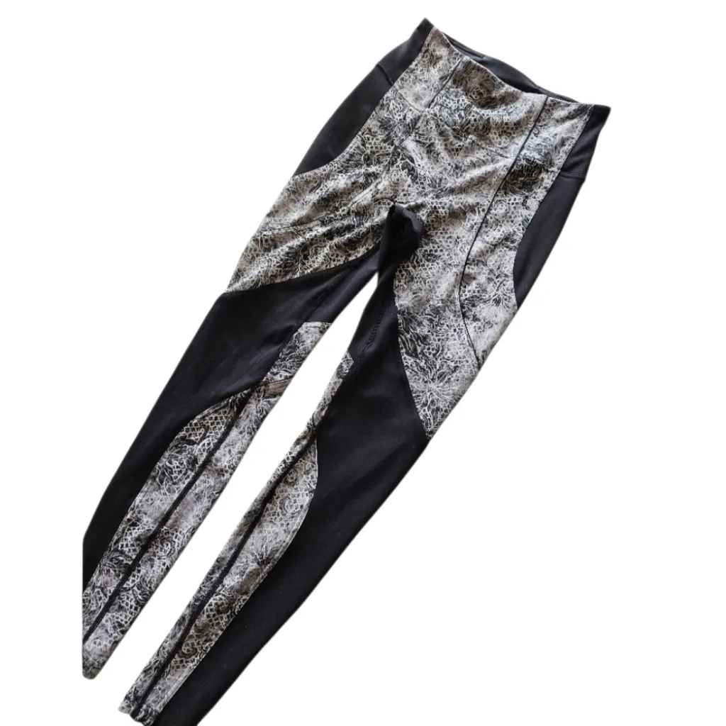 Lululemon Sweat & Repeat Tight 28" Black/ Serigraph Starlight Black Multi Size 4 - Image 5