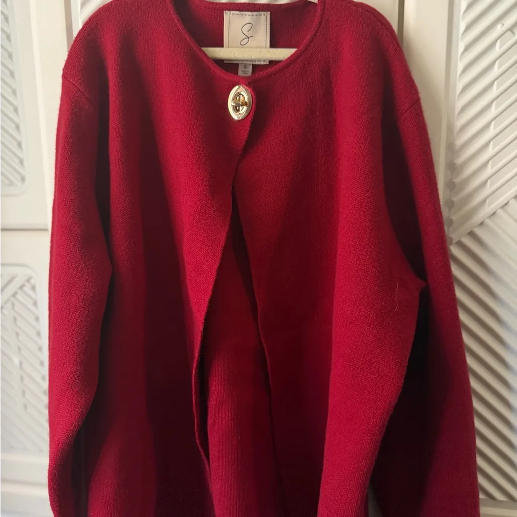 Sioni Red Cardigan with Gold Button - Image 3