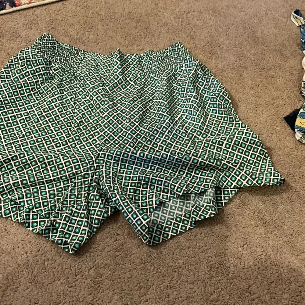 Two by Vince camuto stretchy pull on shorts xs Green - Image 3