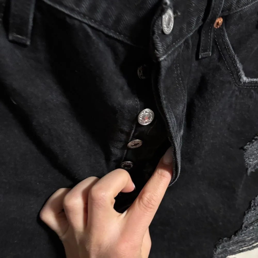 Levi’s 501 Original Short Button Fly in Stowaway Black- Size 33 - Image 7