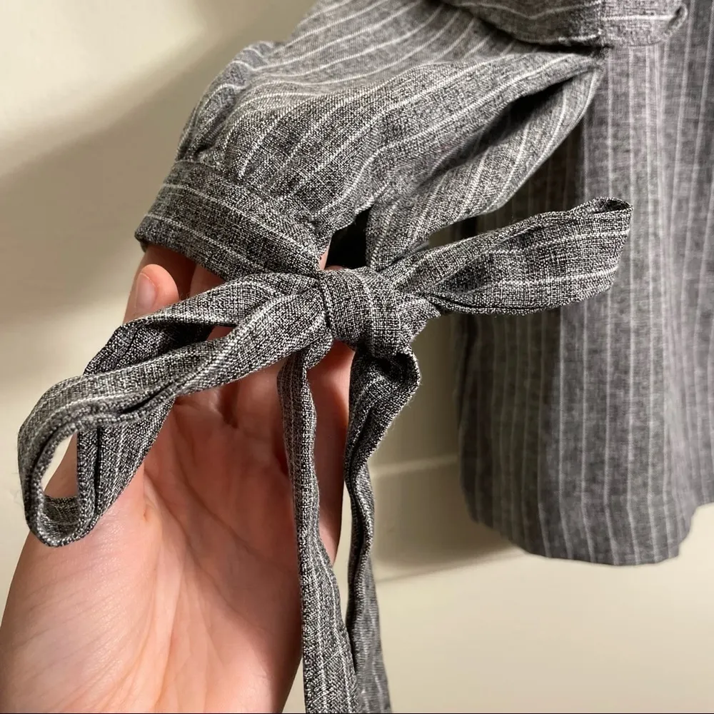 essue cold shoulder New York summer gossip girl gray white striped chic top - Image 3