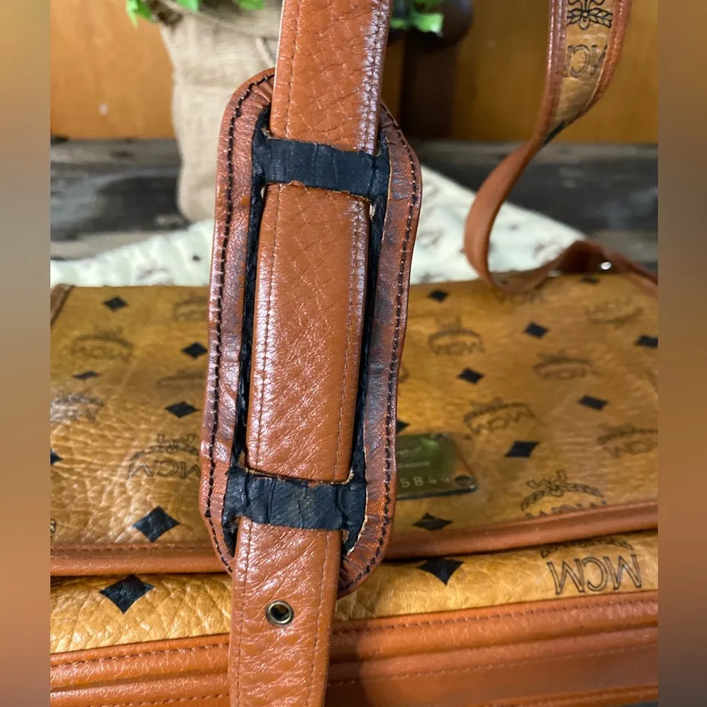 Authentic Vintage MCM Bag/Crossbody w/Clutch Wallet & Dust Bag - Image 10