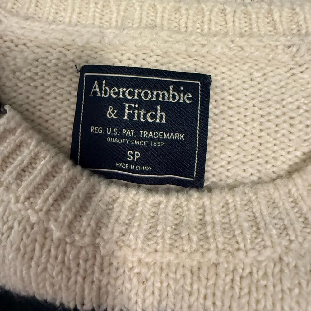 Abercrombie & Fitch Blue and White Crew Neck Sweater Dress - Image 7