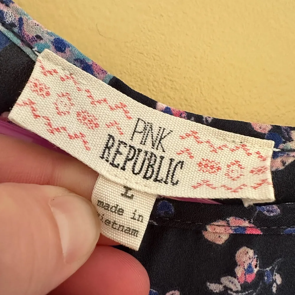 Pink republic  blouse size Large - Image 8