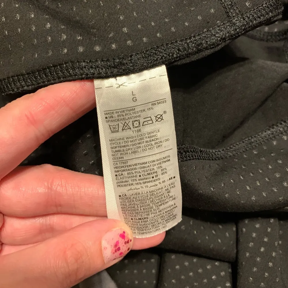 OLD NAVY 'go-dry' cropped polka dot leggings - Image 6