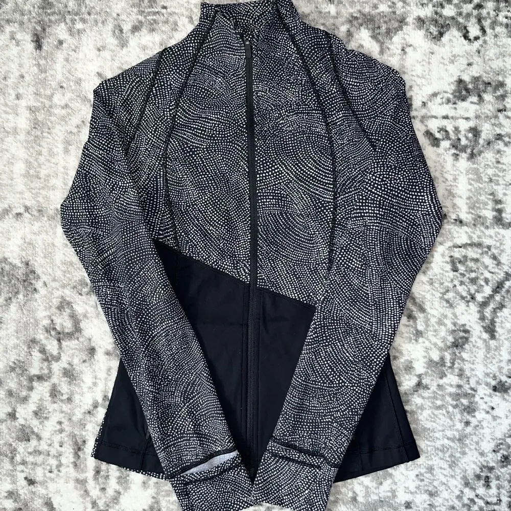 Lululemon Define Jacket and Speed Wunder Tight Bundle - Image 4