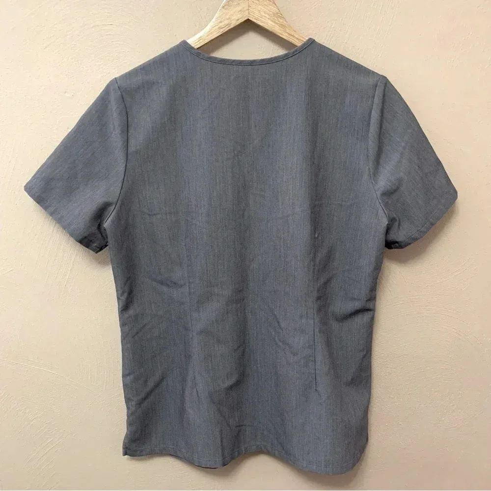 FIGS Catarina One-Pocket Scrub Top Gray Grey Size Medium - Image 6