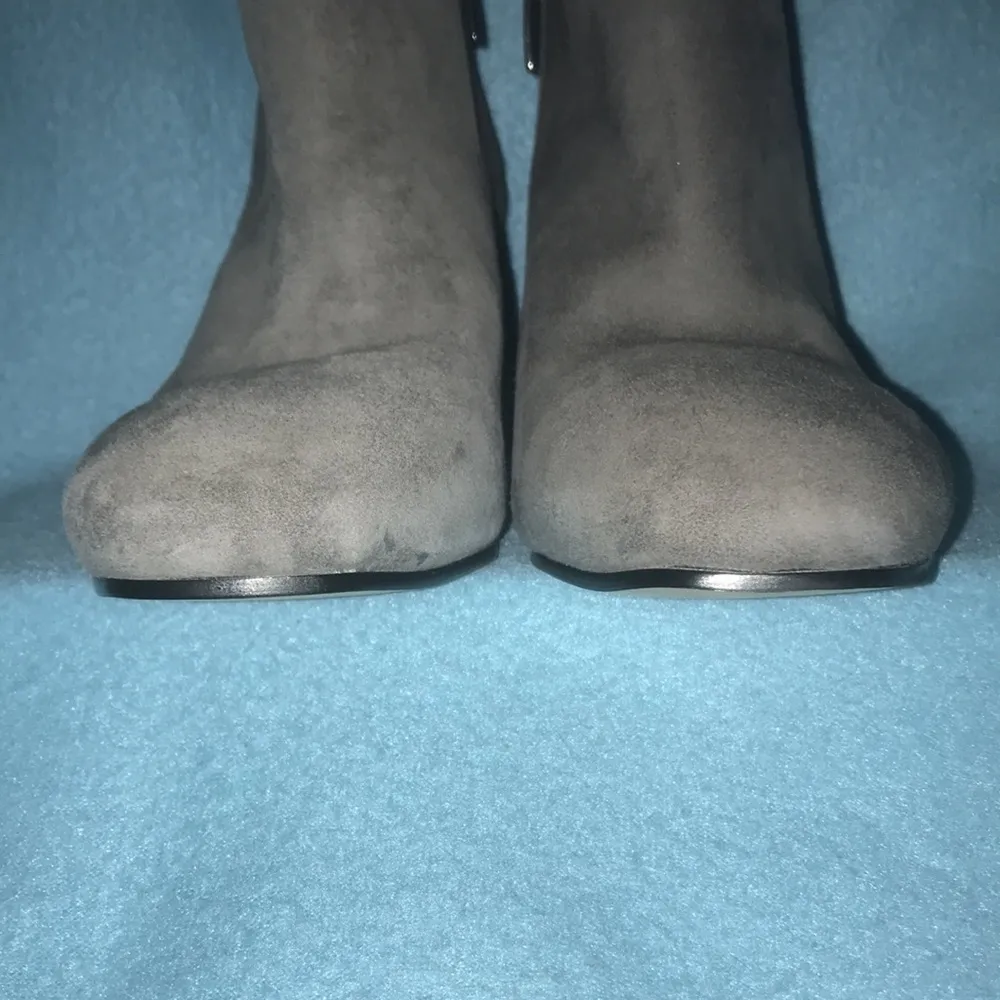 VINCE CAMUTO Kassie2 gray suede leather zipper boots NEW size 9W - Image 6