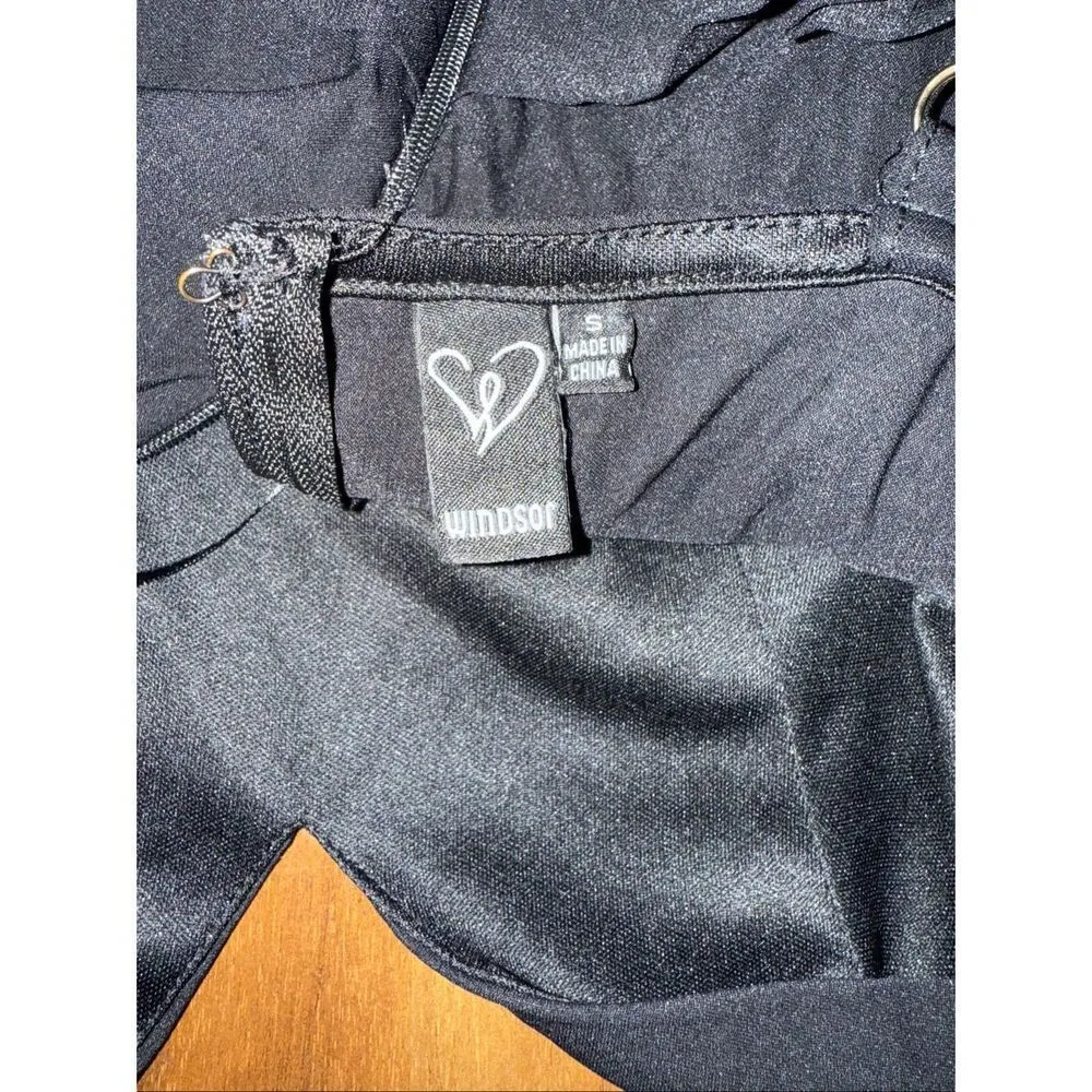 WINDSOR ONE PC BLACK  Romper JUMPSUIT V-neck SIZE Small - Image 5