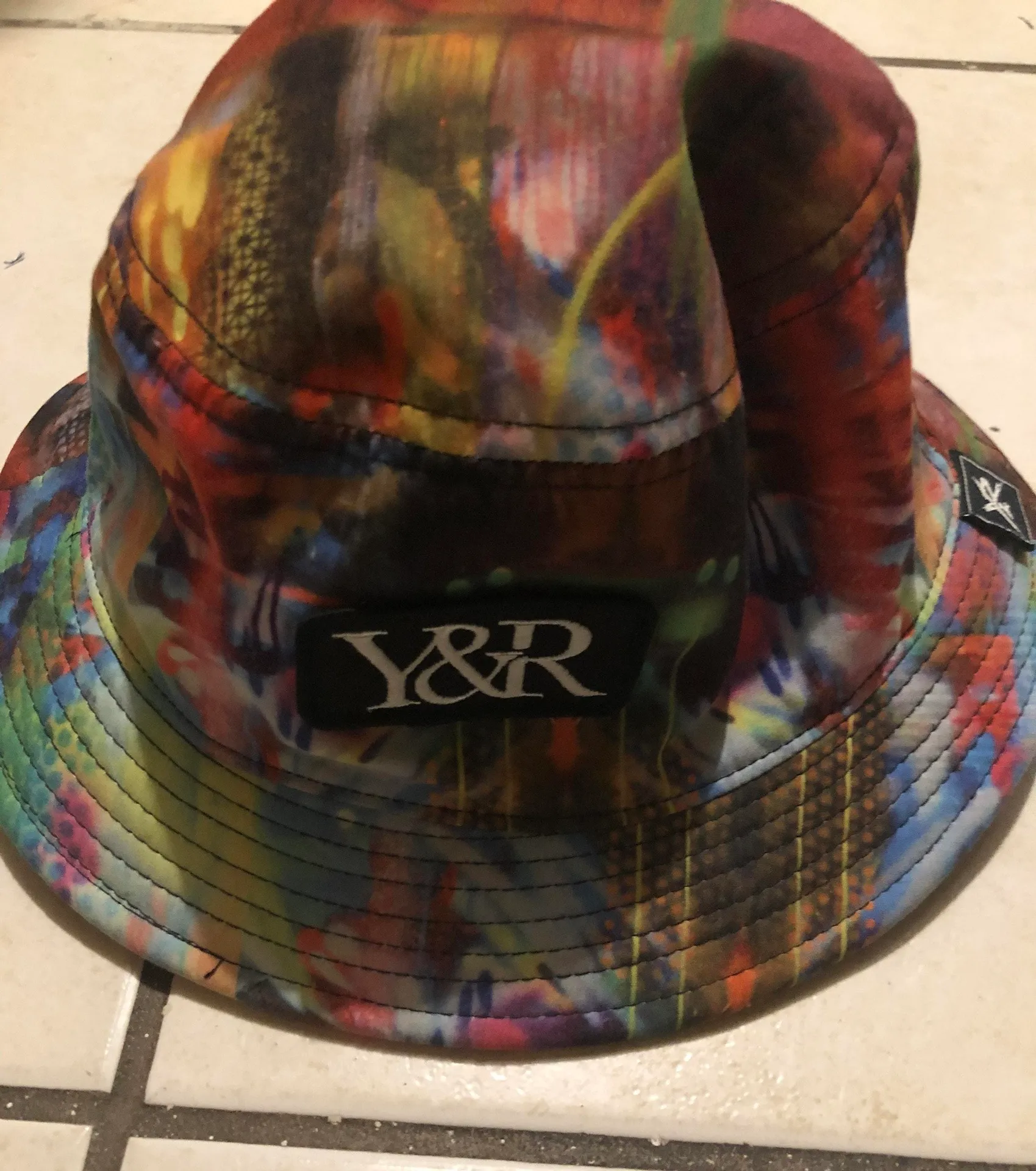 Young & reckless Hat - Image 4
