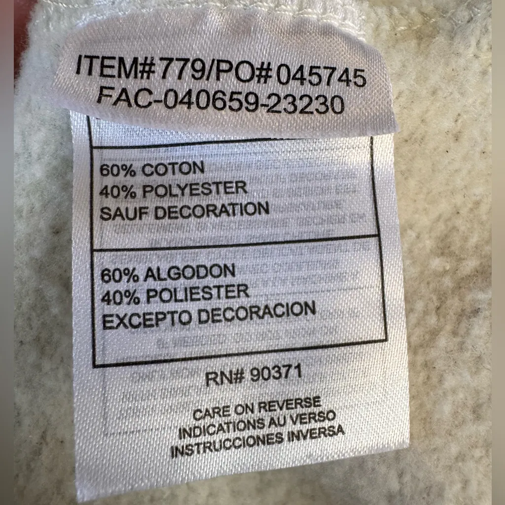 Wynn Las Vegas Embroidered Logo Crewneck Sweater Gray Medium Ribbed Side Slit - Image 4