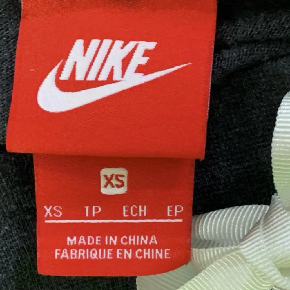 Women’s Nike Logo Joggers Sweatpants with Pockets Size XS - Image 3