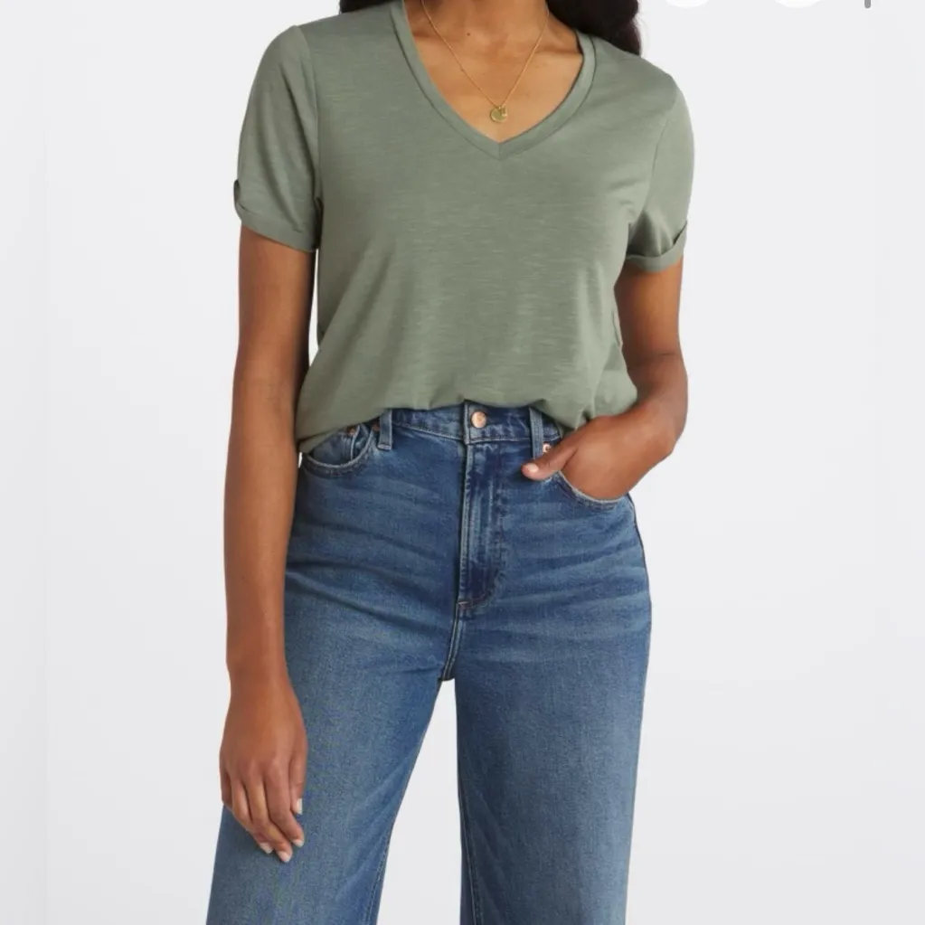 Market and Spruce Baneira V Neck Tee- NWT - Image 2