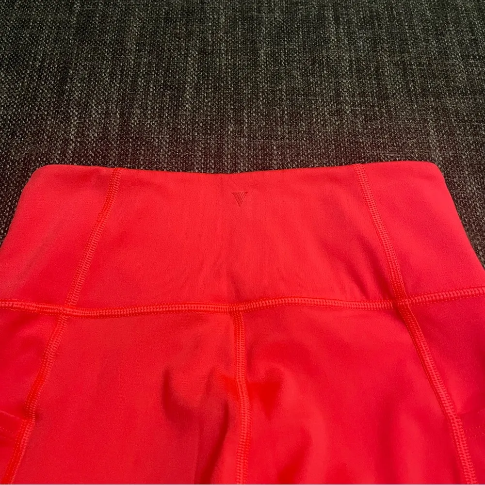 VS On Point Flow Workout Shorts - Image 10