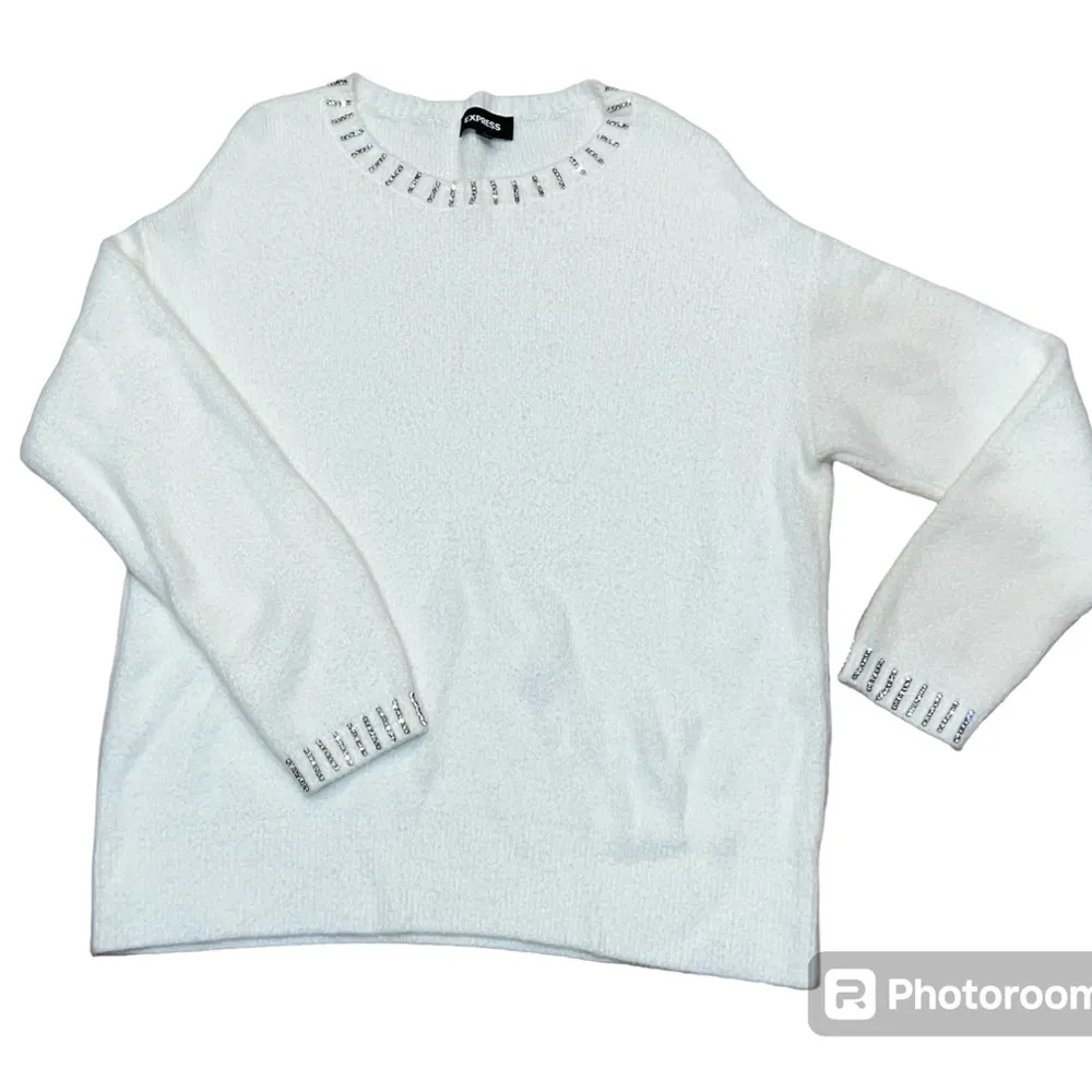 White Sweater, Super Soft Long Sleeved, Tunic sides, Size Medium - Image 3