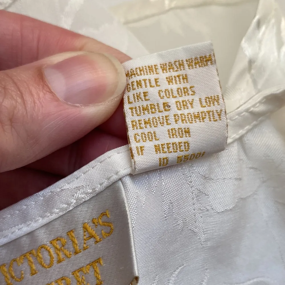 Vintage 80s Victoria’s Secret gold label bridal white sleep shirt, size large - Image 6
