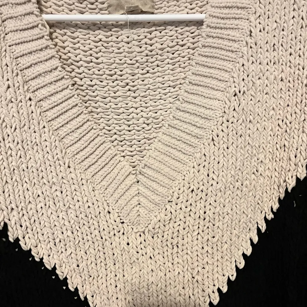 Moon river cream and black sweater in large - Image 2