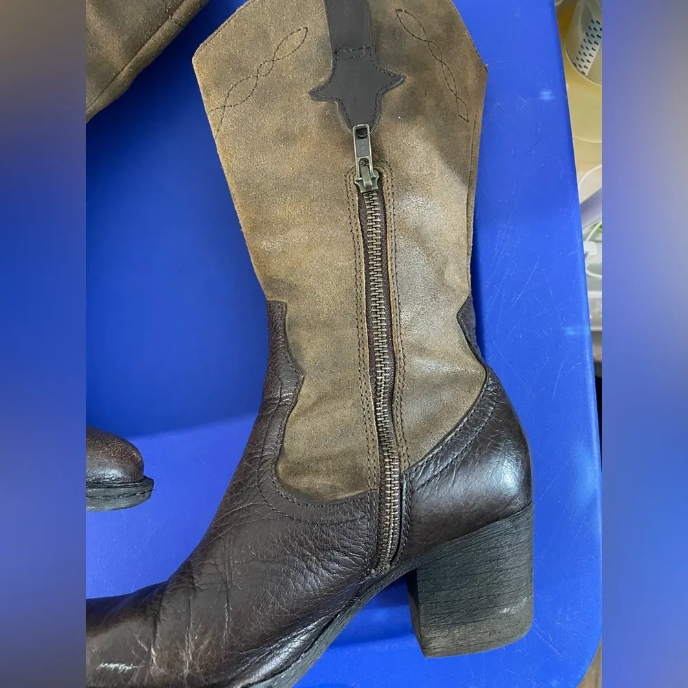 BORN Brown Tan Leather CowGirl Style Low Cut Boots Size 6.5 - Image 5