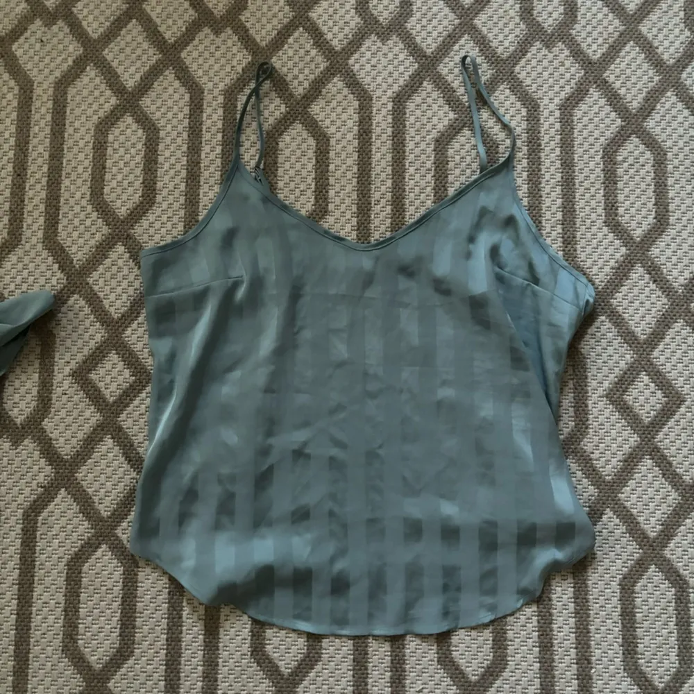 Danskin sage green matching satin tank & shorts stripe pajama set large - Image 5