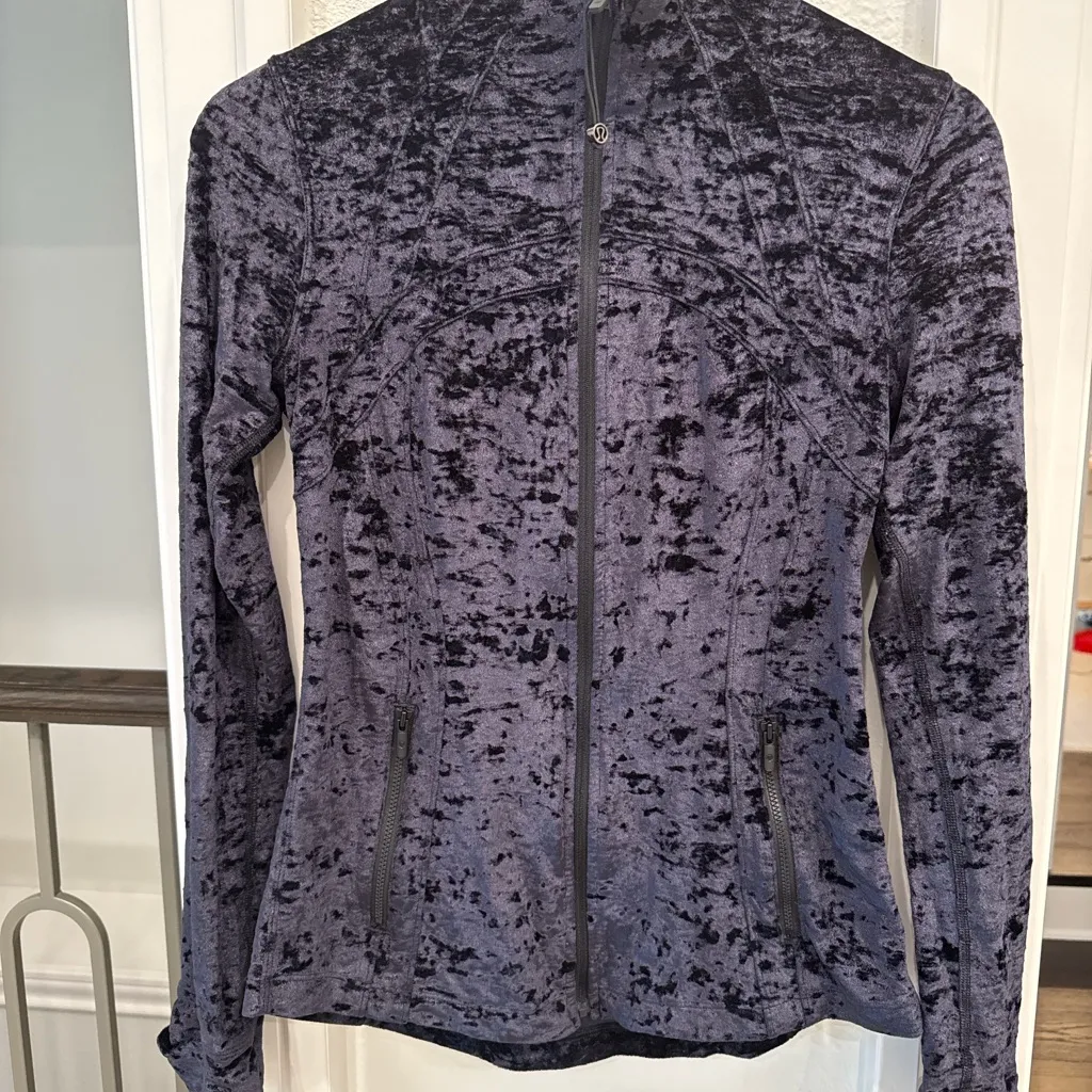 Lululemon Black Crushed Velvet Define Jacket Size 8 Full Zip Cuffins - Image 2