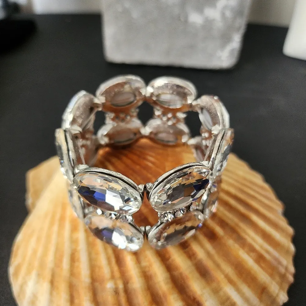 Statement Silver Oval Crystal Stretch Bracelet - Image 2