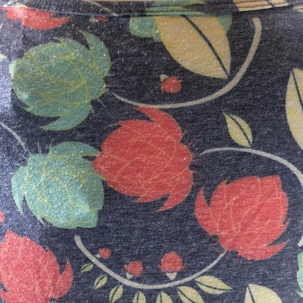 Lularoe blue green leaf print short sleeve top - Image 5