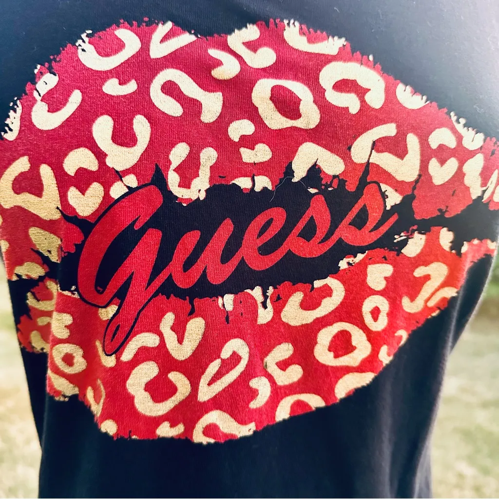 Guess Black Tee Shirt Red Lips - Image 8