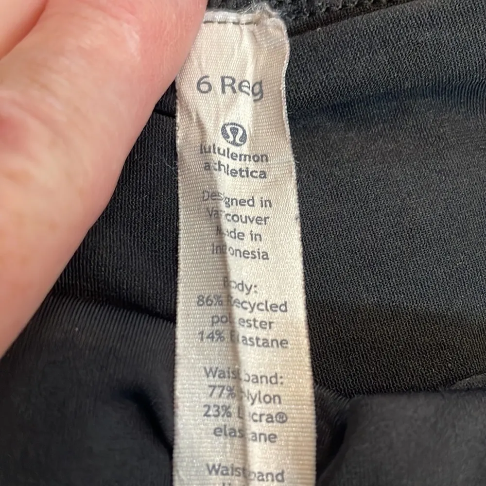 Lululemon size 6 Athliesure Skirt/Skort Black Spatter Flat Front Pleated Back - Image 6