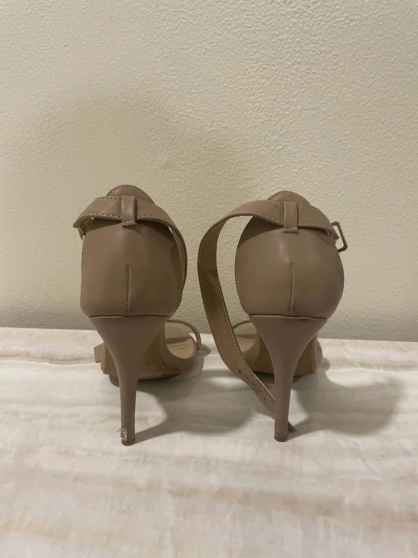 Tan Heels Size 7 - Image 3