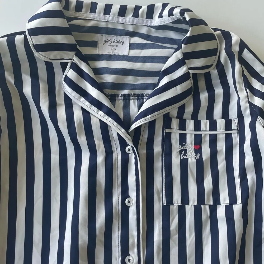 Gilly Hicks Satin Pajama Top Blue White Stripes Size Medium - Image 2