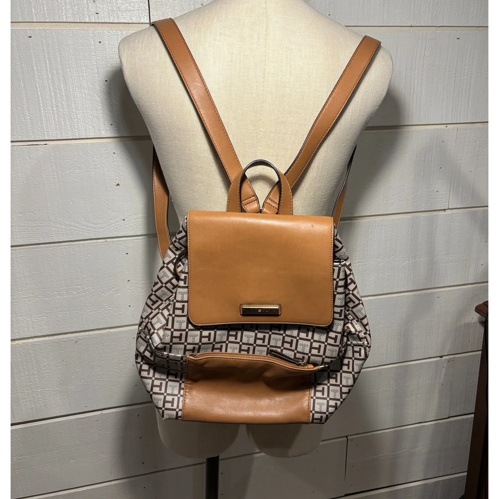 Tommy Hilfiger brown tan backpack logo purse drawstring closure good condition - Image 2