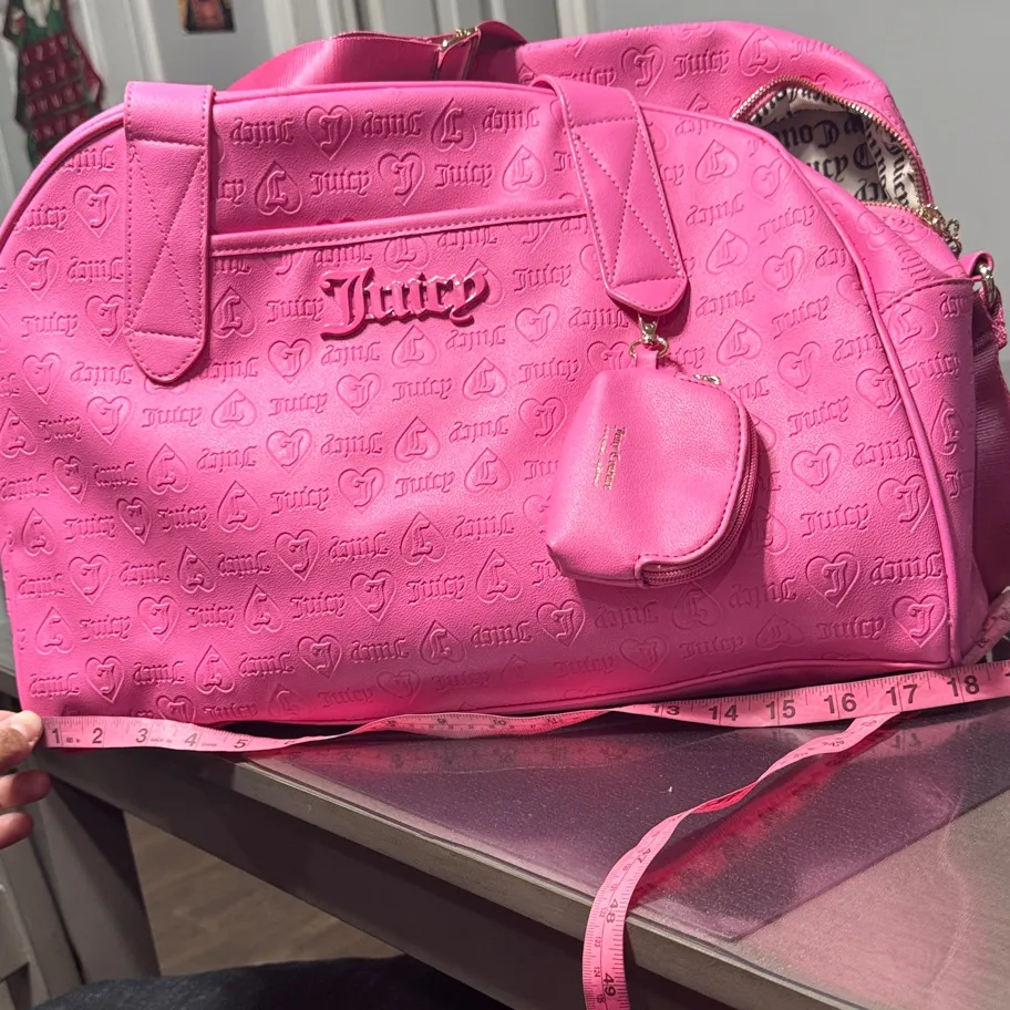 JUICY COUTURE Hot Pink Embossed Shoulder Weekender Bag & Small Coin Purse - Image 13