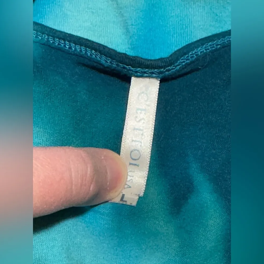 Handmade C’ EST TOI Bleach Dye/Tie Dye Lips Graphic Tank size large - Image 8