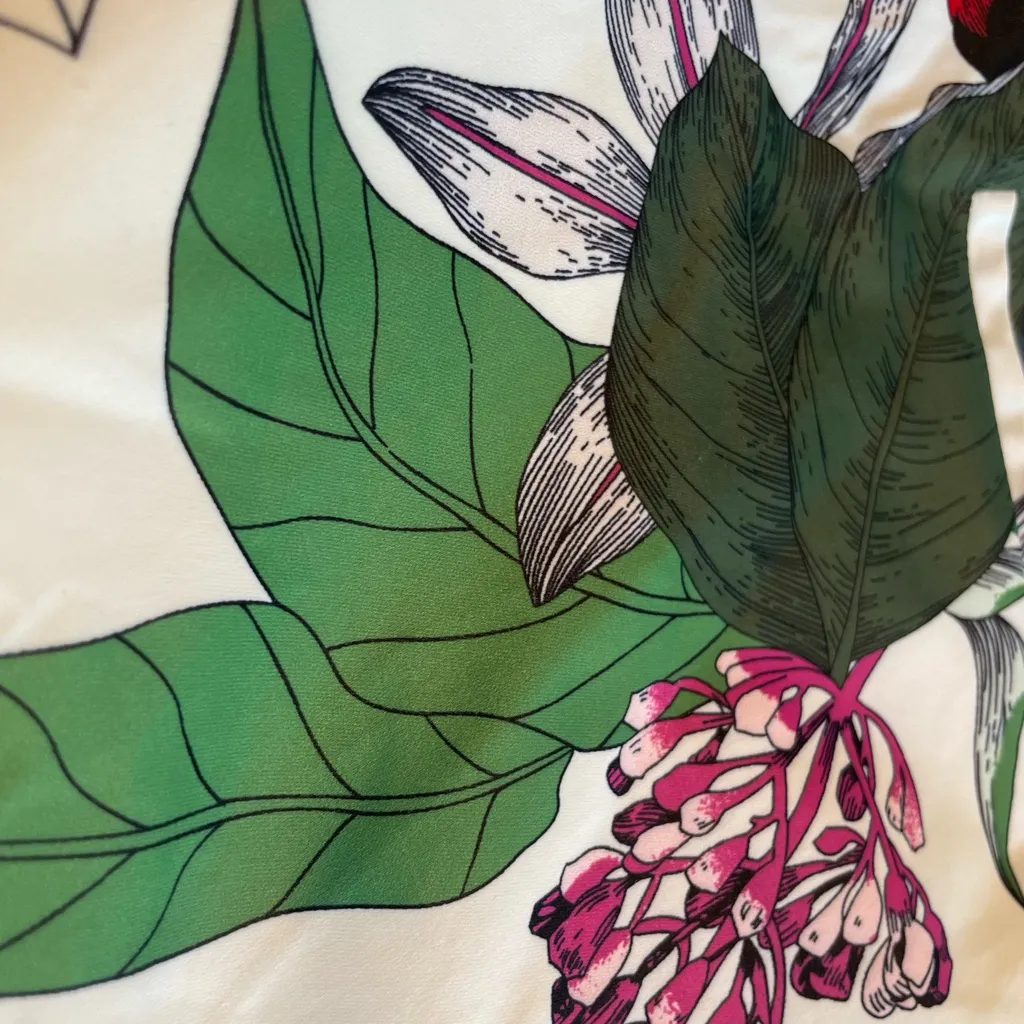 NWT Ovi Shorts - Size M - Image 5