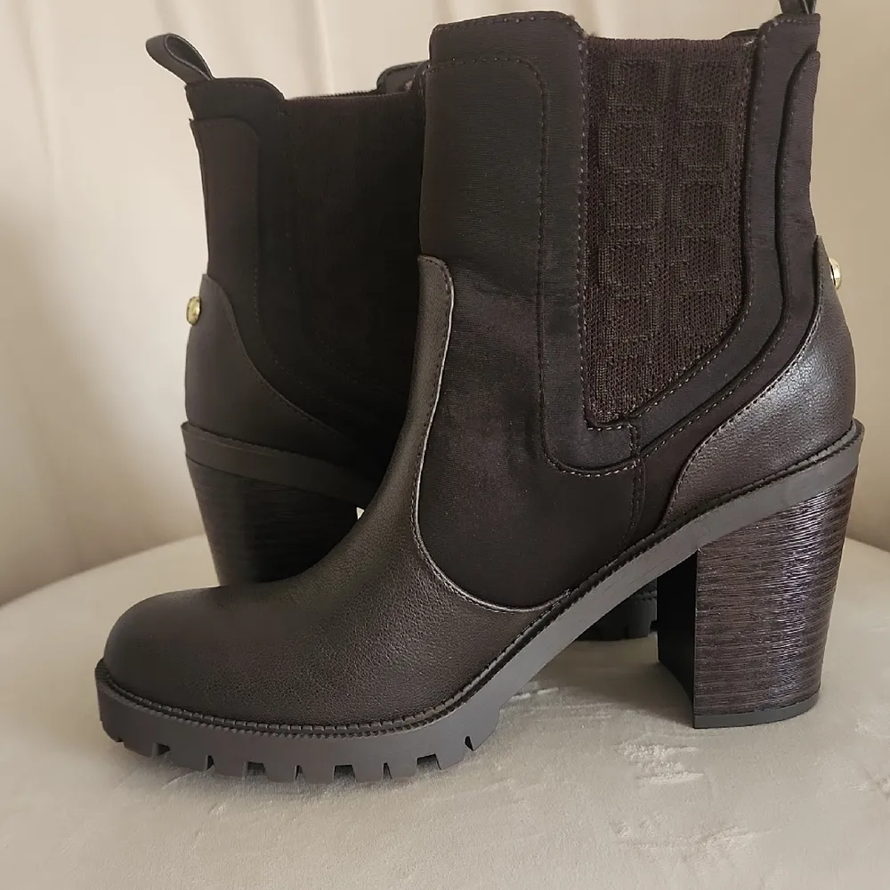 Guess women's ankle boots
Dark brown Size 8M - Image 7