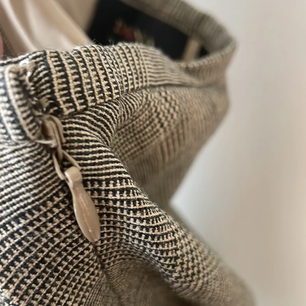 Dana Bachman pencil skirt wool blend tweed pattern in size 12. - Image 4