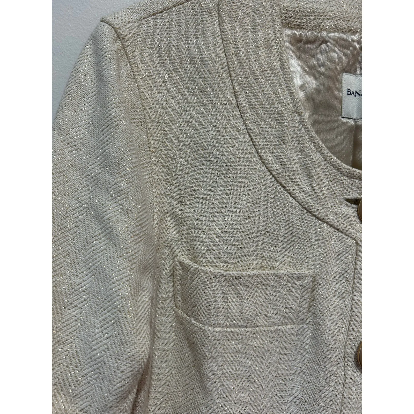 Banana Republic blazer size 4 cream gold round neck gold buttons festive holiday - Image 2