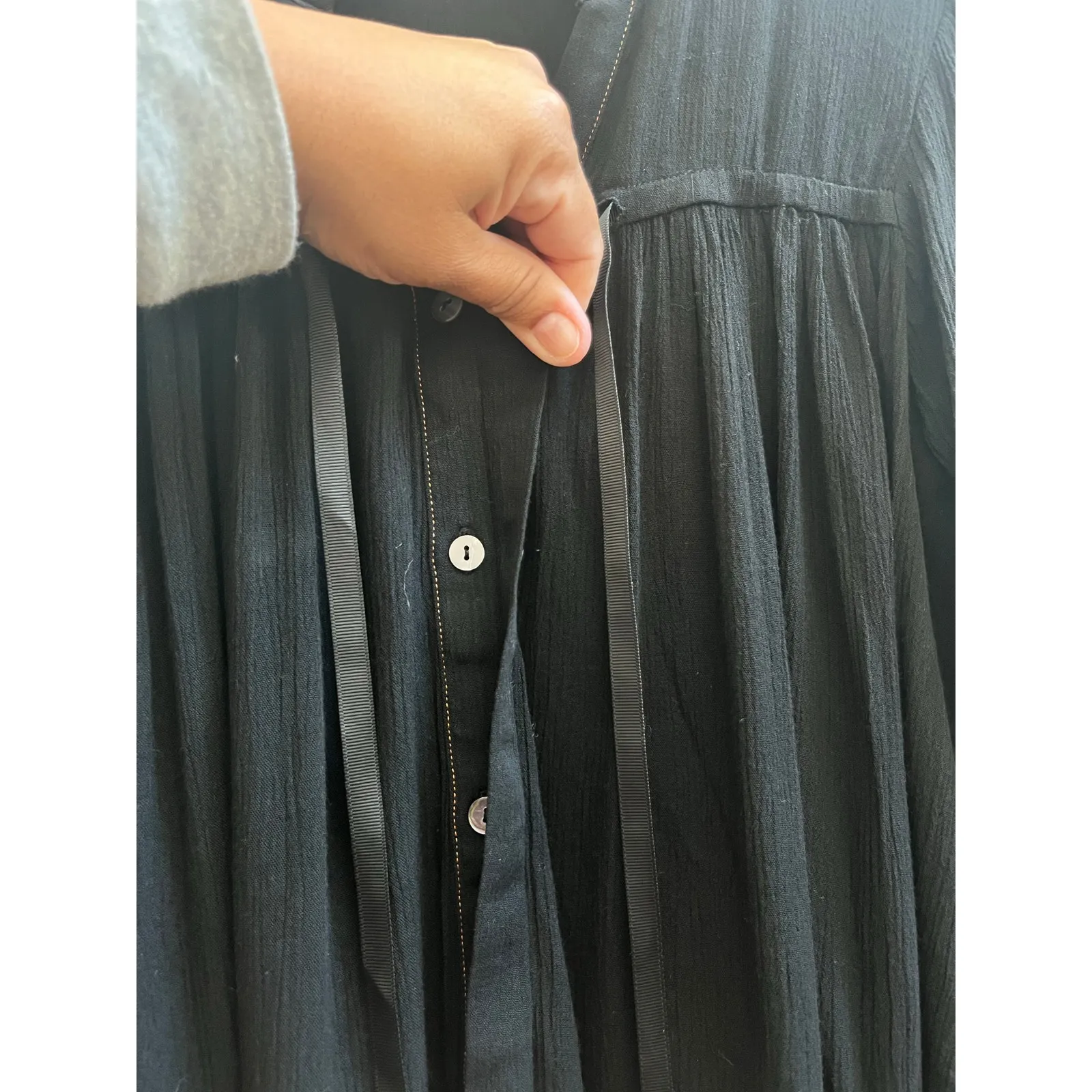 Patrizia Luca Black Flowy Poet Sleeves Hidden Button Up Blouse Size Small - Image 6