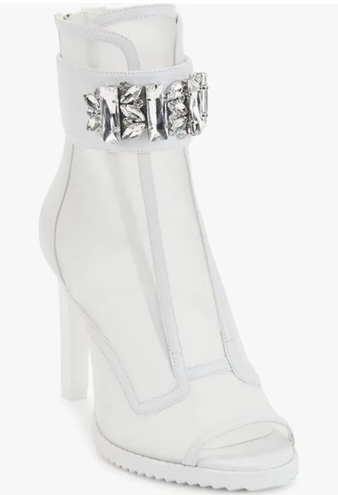Karl Lagerfeld Paris Women's White Blayze Lug Sole Peep Toe Bootie Size 5 B77 - Image 1