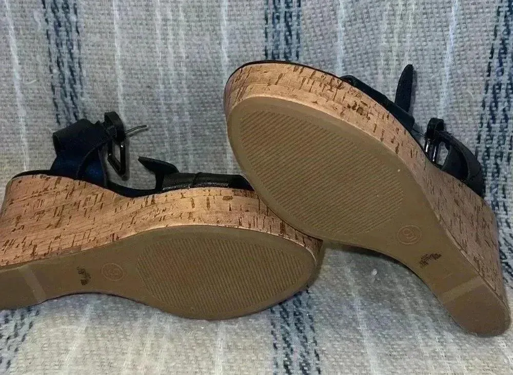 American Eagle Outfitters Wedge Sandals - Image 6
