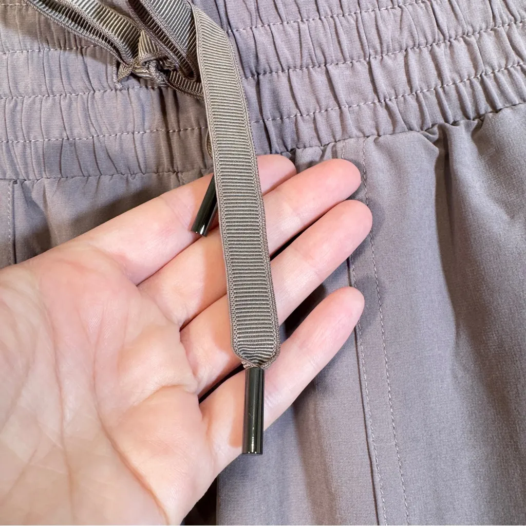 Spanx Casual Fridays Cargo Joggers Smoke Womens M Athletic Neutral Minimalist - Image 8