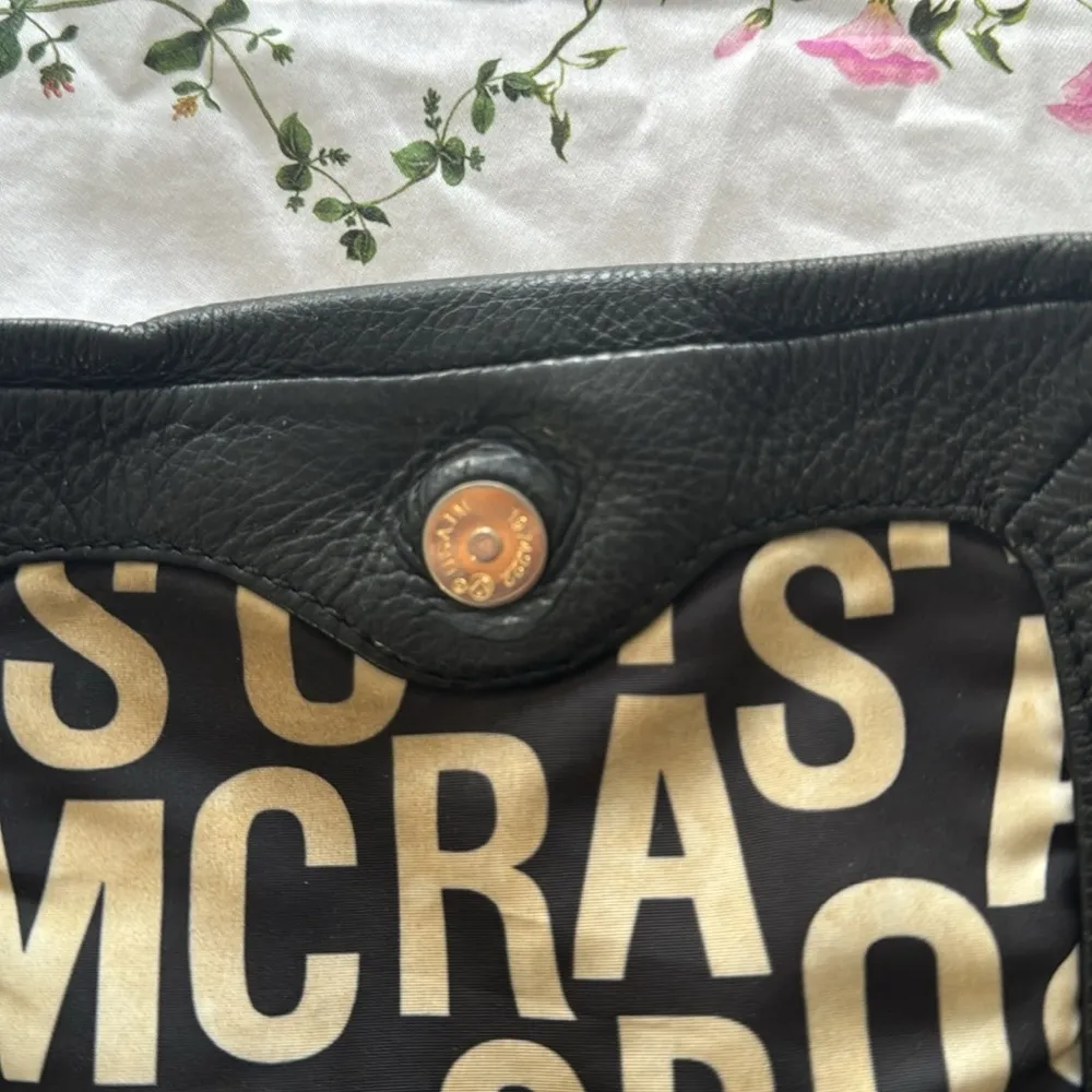 Marc Jacobs Black Leather Crossbody Bag - Image 7