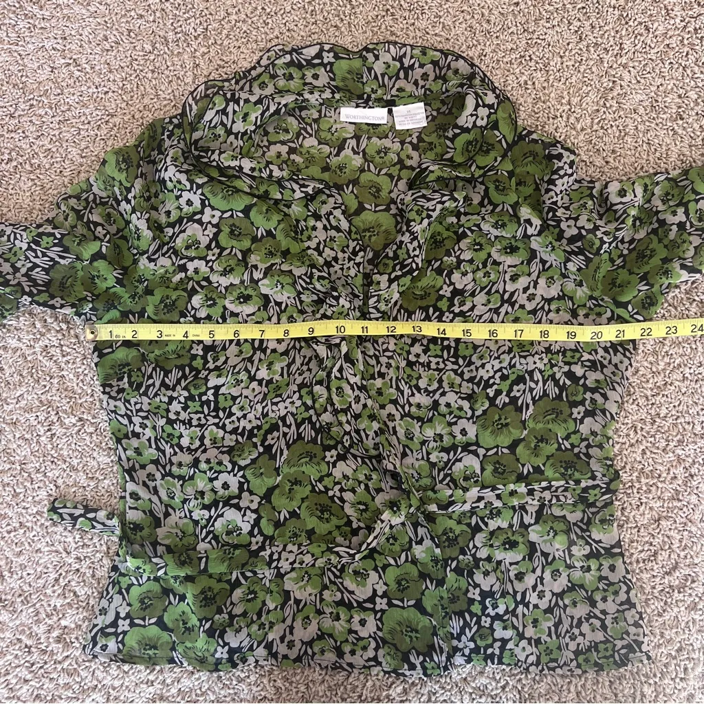 Worthington Tie Waist Blouse Top Size 14 Ruffled Neckline Green Black O7 - Image 7