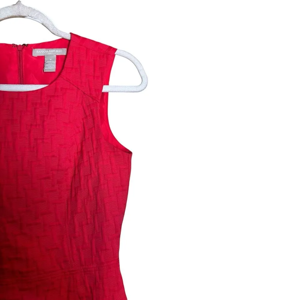 BANANA REPUBLIC Sheath Cocktail Dress Womens 4 Red Textured Sleeveless - Image 3
